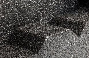 Micrografía de la estructura de celda cerrada de la espuma de neopreno.