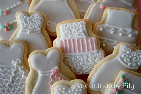 Ejemplo de galletas decoradas con royal icing, mostrando diferentes diseños y técnicas