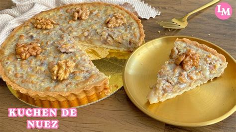 Kuchen de nueces saludable decorado listo para servir