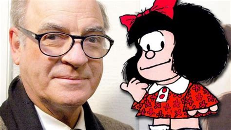 Ilustración de Quino, el creador de Mafalda, trabajando en su estudio.