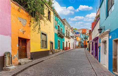 Paisaje panorámico de las calles empedradas y arquitectura colonial de Aculco, Estado de México.