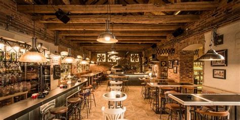 Interior de un restaurante con ambiente sureño o rústico en Nueva York