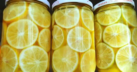 Limones, vinagre y jitomates frescos