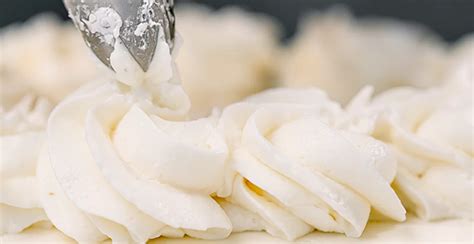 Diagrama mostrando la diferencia de texturas entre crema pastelera, crema mousseline y crema chiboust.