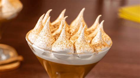 Proceso de cocción de la base del Suspiro Limeño en una olla