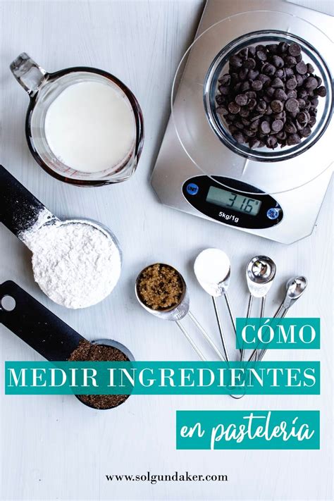 Ingredientes pesados y medidos con precisión para repostería