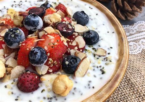 Plato con semillas de chía y frutas