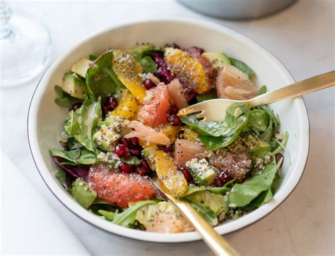 Ensalada colorida con semillas de chía espolvoreadas