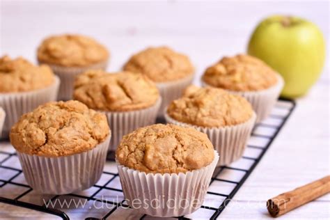 Muffins de yogur, avena y manzana terminados y decorados