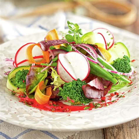 Variedad de vegetales frescos para ensaladas