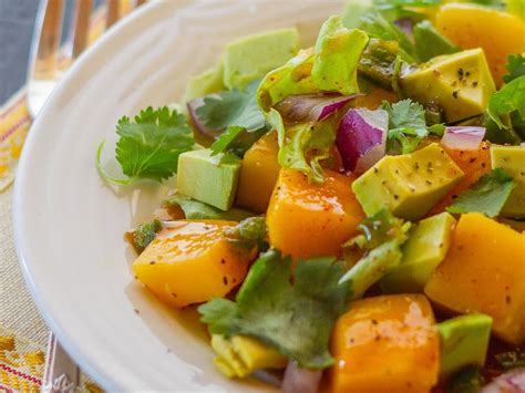 Ensalada de mango, aguacate y queso feta