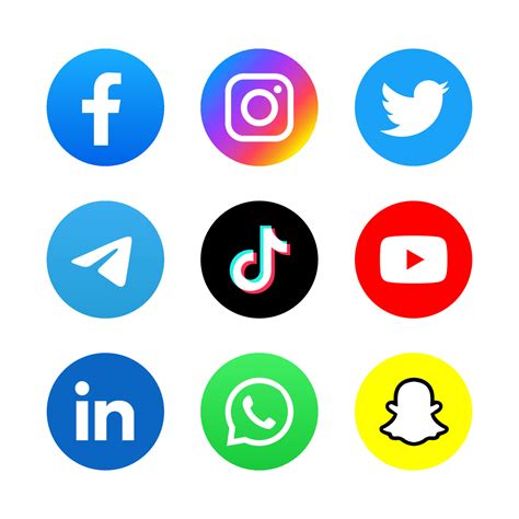 Iconos representando redes sociales y correo electrónico para suscripción a newsletter.