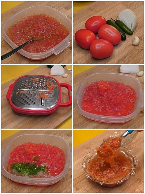 Fotografía cenital de los ingredientes frescos: piña, jitomates, jalapeños, cilantro y cebolla morada sobre una mesa de madera.