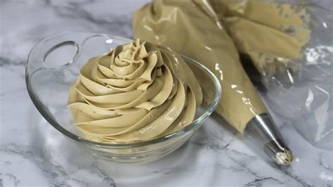 Detalle de la preparación de la buttercream de café