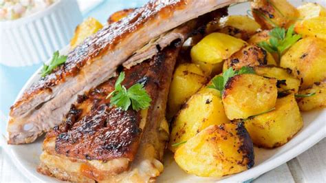 Costillas de cerdo ahumadas horneadas con papas