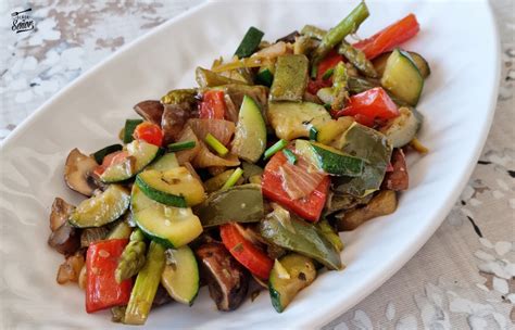 Collage de platos donde se puede usar ajo laminado: ensalada, crema de verduras, salteado.
