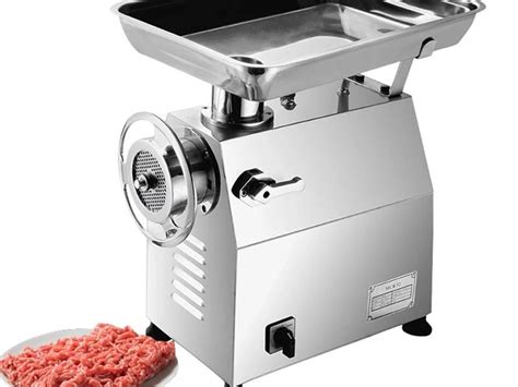 Ilustración esquemática del funcionamiento interno de una picadora manual de carne con eje en espiral y placa perforada.