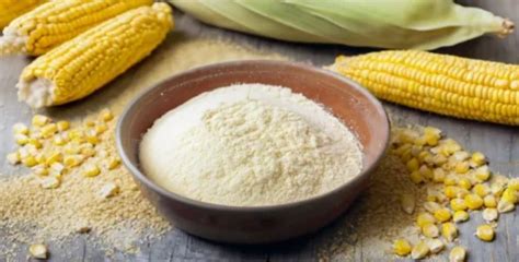 Variedad de productos y alimentos derivados del maíz (harina, sirope, snacks, fécula)