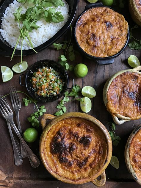 Cazuela de pescado con plátano verde en paila de barro