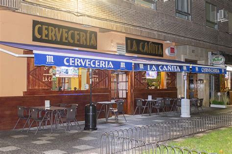 Fachada y ambiente de Parrilla La Cañita en el barrio de Palermo, Buenos Aires