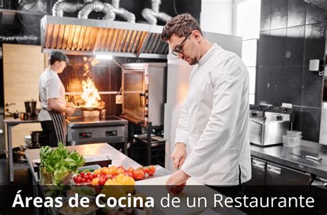 Fotografía del área de cocina abierta donde los clientes pueden observar la preparación de las pizzas.