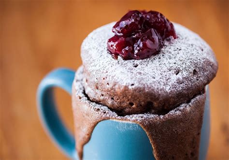 variedad de postres rápidos y fáciles hechos en microondas