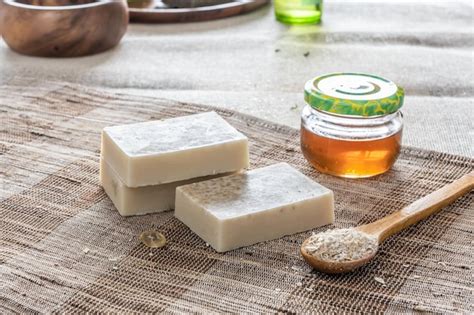 fotografía de pastillas de jabón casero curándose