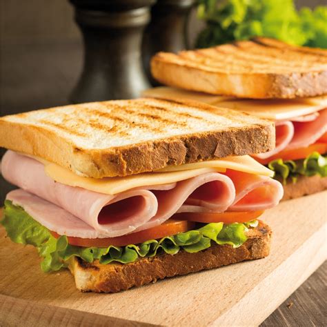 Foto de un sándwich recién preparado de Ñoño Bosmediano