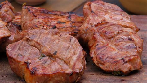 Medallones de lomo en la parrilla con brasas