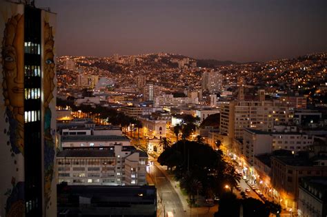 Vista general de la ciudad de Quilpué, destacando su entorno urbano y comercial.