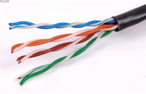 Hilos de cable UTP estirados y rectos