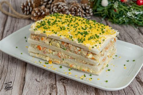 Esquema visual de las capas y componentes de un pastel de marisco en terrina