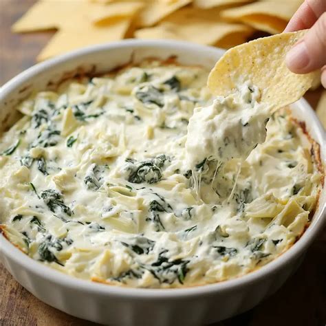 Relleno cremoso de espinaca y quesos con elotitos en un tazón