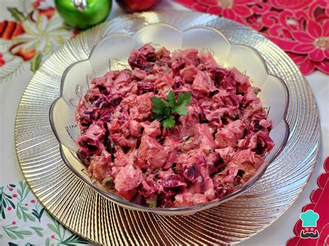 Imagen vibrante de una Ensalada de Betarraga con Cebolla, mostrando sus colores intensos.