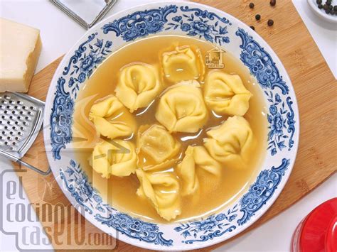 Esquema paso a paso del formado de tortellini a mano