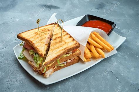 Ilustración de un combo de sándwich con papas fritas y bebida