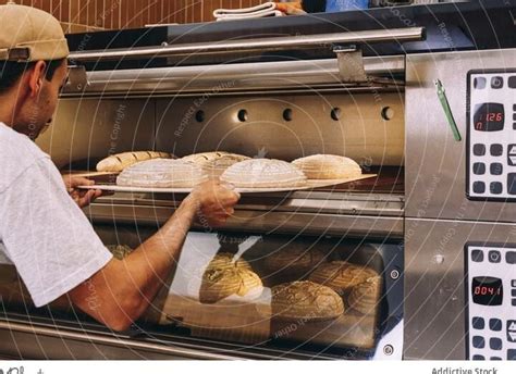 Esquema de niveles de horneado en un horno convencional mostrando la posición central para bizcochos