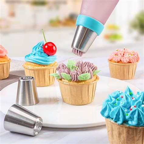 Cupcakes decorados con manga pastelera y diferentes boquillas
