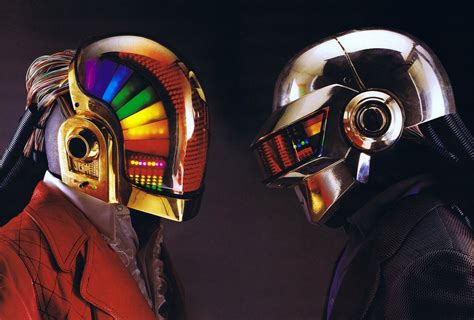 Imagen de Daft Punk con sus icónicos cascos de robot