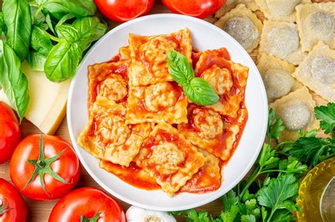 fotografía de los ingredientes frescos para el relleno de raviolis