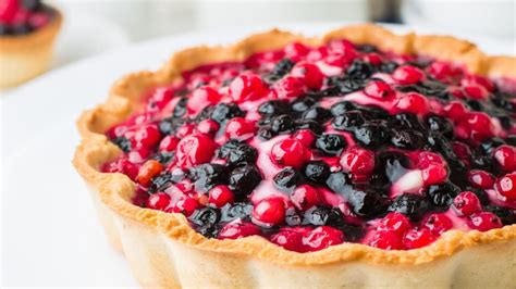 Tarta de frutos rojos y coco sin harina ni azúcar