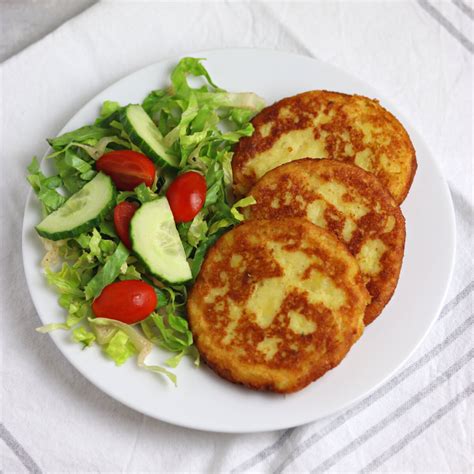 Cazuela de tortitas de papa gratinada con queso
