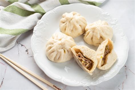 Masa de baozi lista para ser trabajada, mostrando su elasticidad