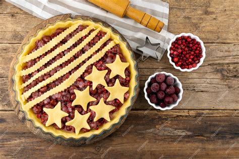 Ejemplo visual del enrejado clásico en una tarta de cerezas antes de hornear.