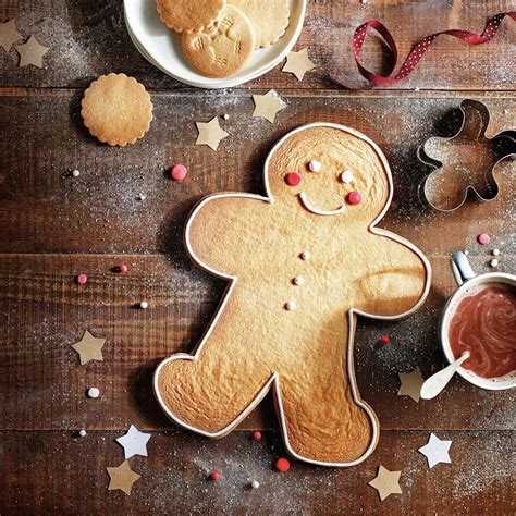 Galletas con forma de muñeco de jengibre decoradas con chocolate