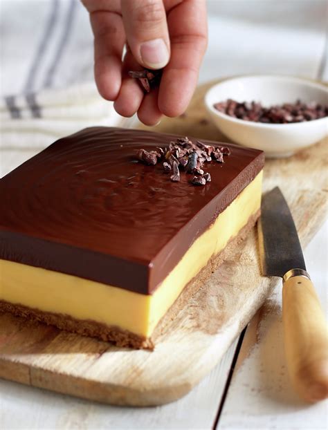 tarta de la abuela clásica con capas de flan y galletas