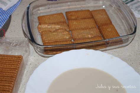 montaje de las capas de galletas y flan