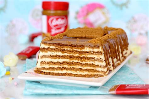 tarta de la abuela con galletas lotus en un molde