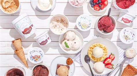 Foto del interior de Atelier Amore Gelato, mostrando opciones sin gluten y veganas