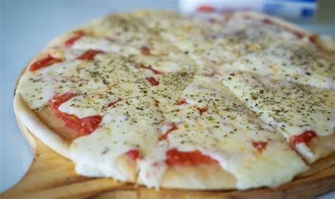 Pizza casera con orégano
